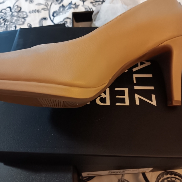 Naturalizer Taupe Heels size 8 - Picture 3 of 6